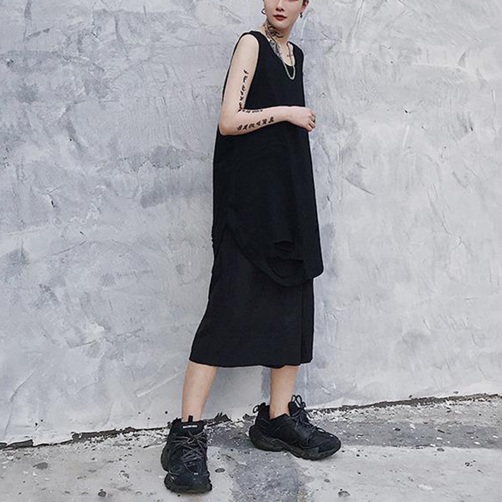 เสื้อกล้ามผู้ชายสีเข้มขาดๆ ระบ - Summer Clothing Trends For Men 2026 บทวิจารณ์และราคา